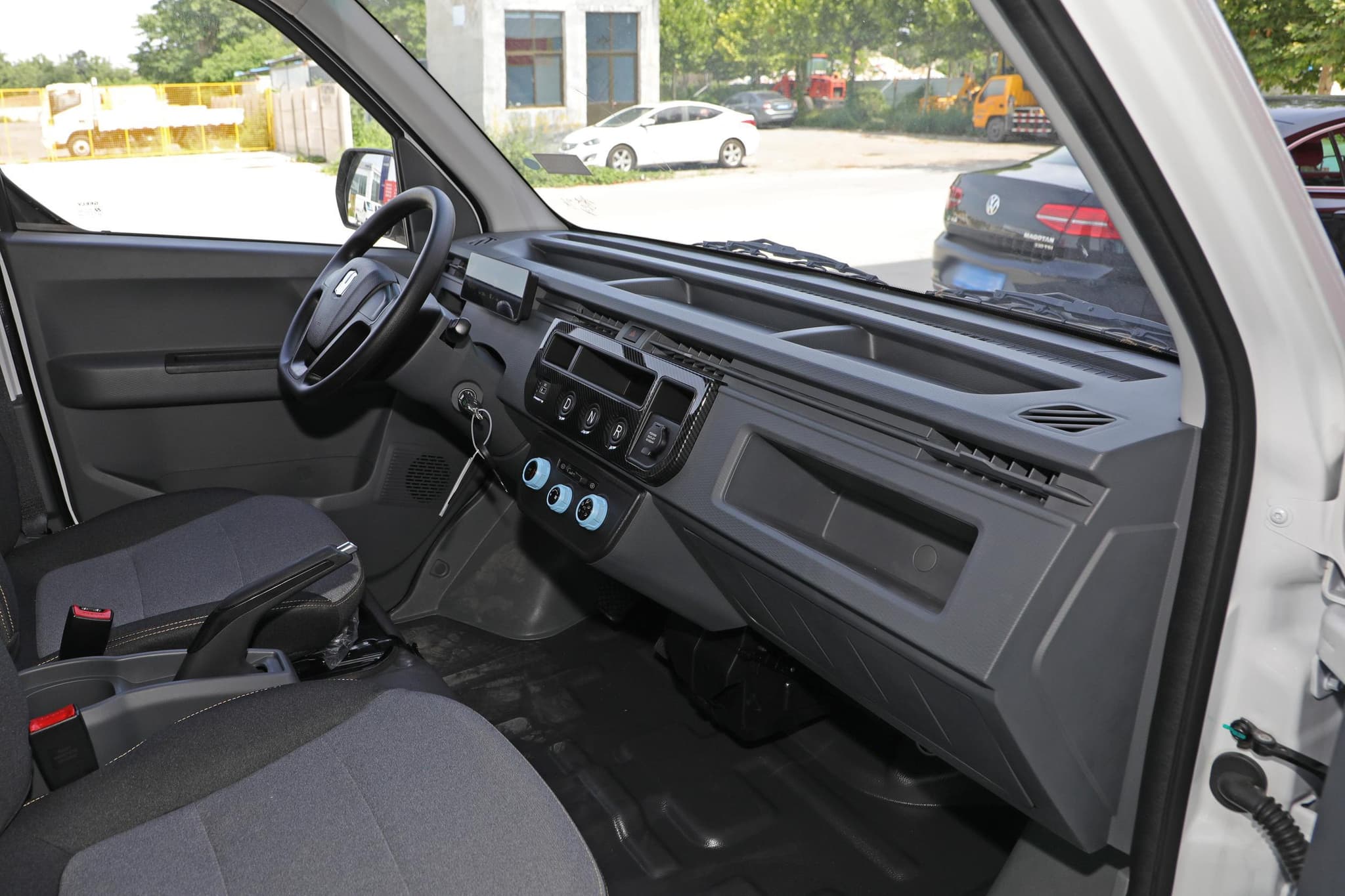 FARIZON F3E VAN interior